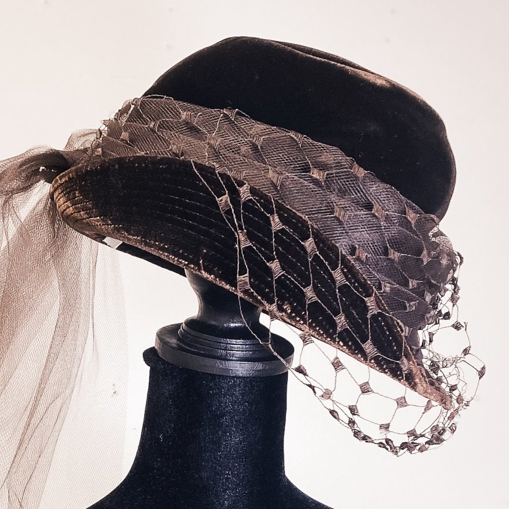 Lord & Taylor Victorian VTG 1940s Steampunk Style Velvet Lace Net Riding Top Hat - Picture 3 of 15